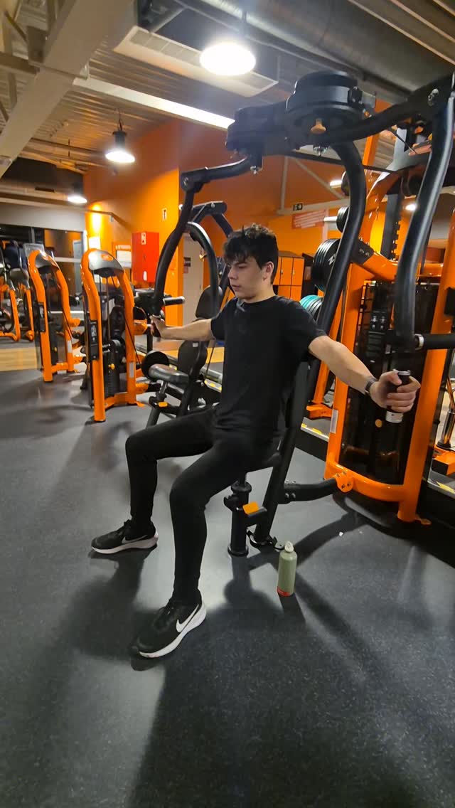 Pec fly pour notre élève du ce matin en cours privé 💪🏼 Excellent exercice pour développer vos pectoraux en pos