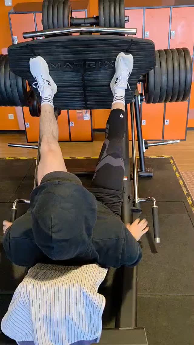 On continue la préparation avec un travail de renforcement sur les jambes 💥 Content d'avoir opté pour des main