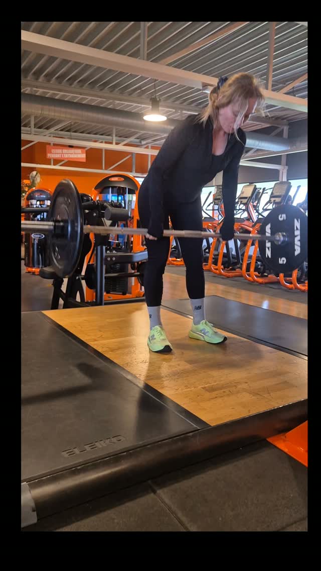 Ma chérie en pleine action sur un travail d'épaulé🏋‍♀️